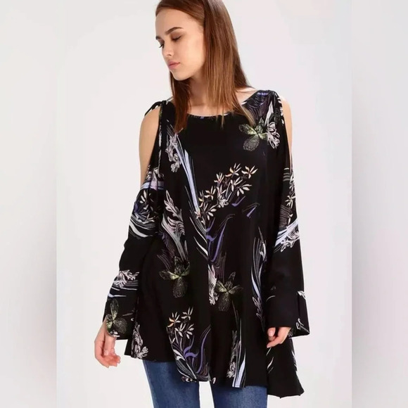 FREE PEOPLE Sz XS CLEAR SKIES ASYMMETRIC HEM COLD SHOULDER TUNIC BLACK 1228 - Picture 1 of 12